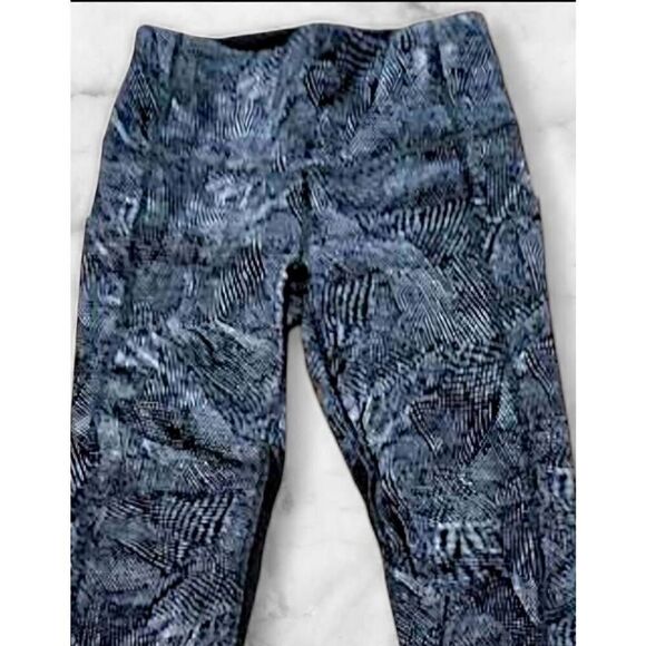 Lululemon Size 2 Pace Rival 23" - Picture 4 of 4